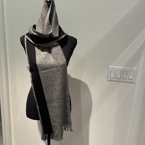 Hugo Boss Unisex scarf - Picture 3 of 3